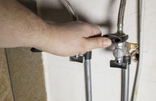 비용이 많이 드는 실수를 피하는 방법: 샤워 및 욕조 배관을 올바르게 설치하는 방법