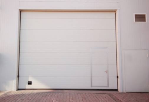 DIY 차고문 설치: 그만한 노력이 가치 있는가요?