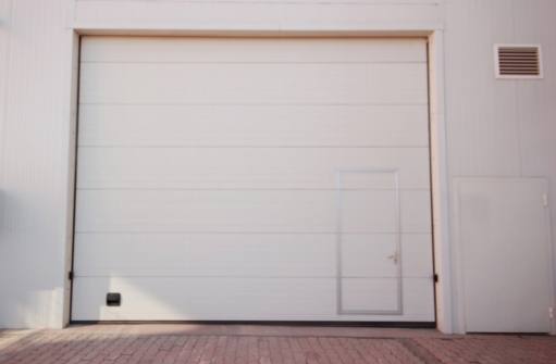 당신의 차고 안전하게 보호하세요: 차고 문을 위한 필수 DIY 보안 강화